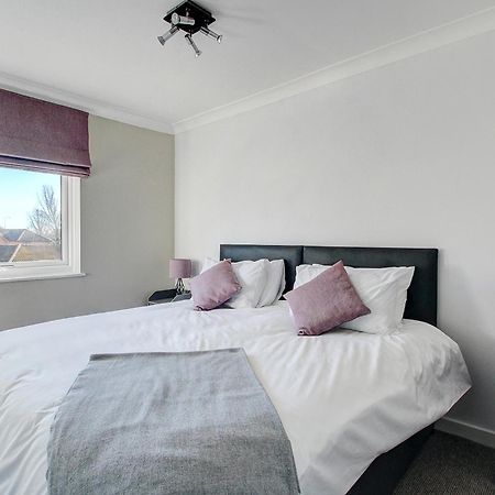 2 Minutes From Mk Central By Car- 2 Bed Apartment - 2 Free Parking Spaces- Hosted By Stayinmk Милтън Кейнс Екстериор снимка