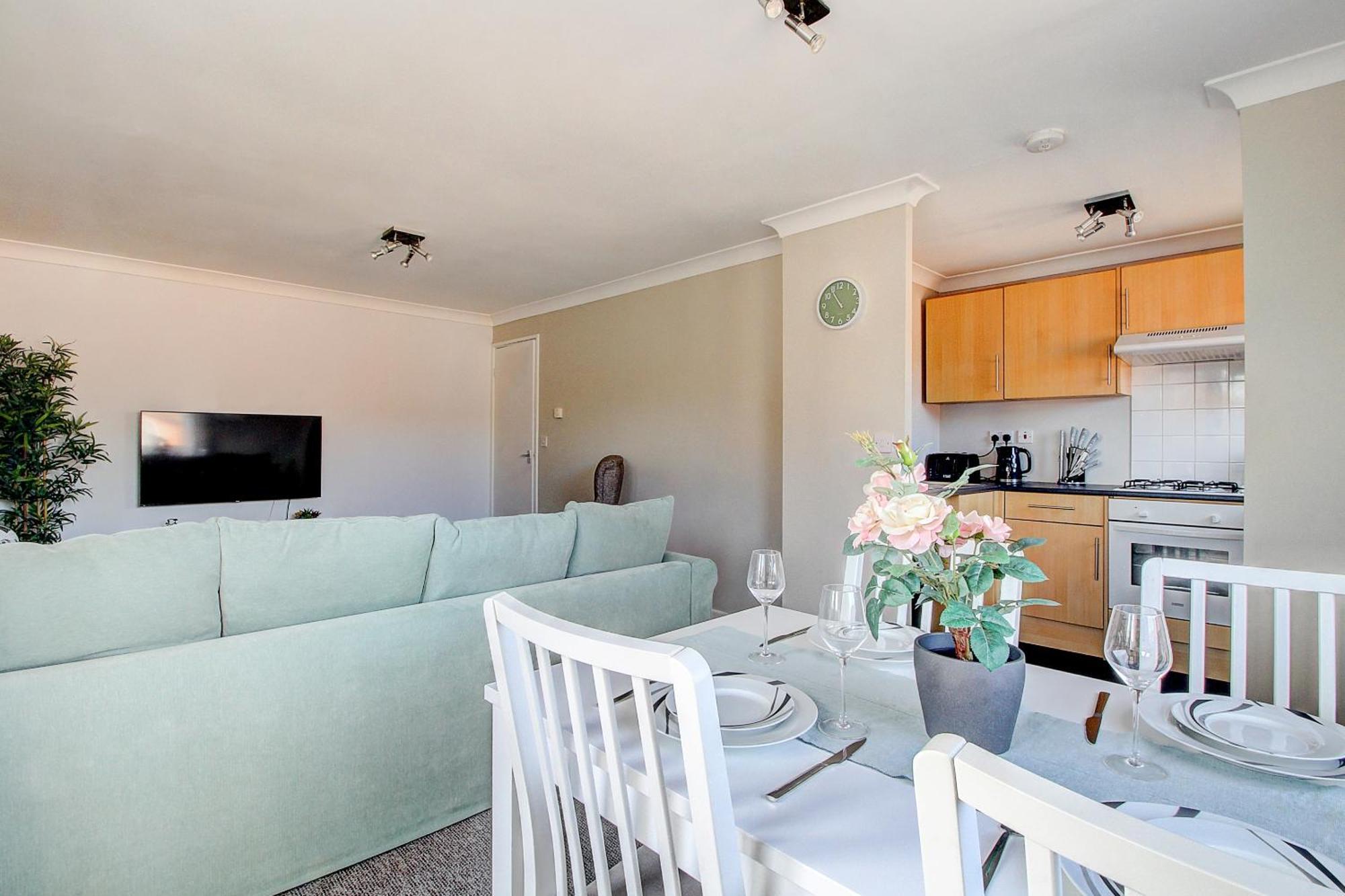 2 Minutes From Mk Central By Car- 2 Bed Apartment - 2 Free Parking Spaces- Hosted By Stayinmk Милтън Кейнс Екстериор снимка