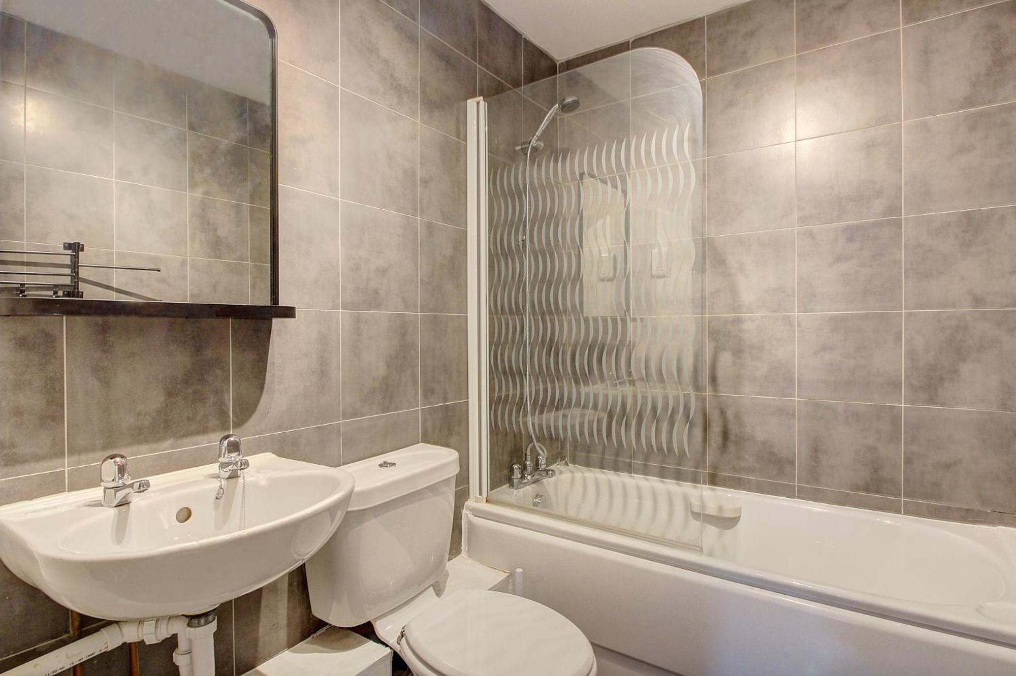 2 Minutes From Mk Central By Car- 2 Bed Apartment - 2 Free Parking Spaces- Hosted By Stayinmk Милтън Кейнс Екстериор снимка